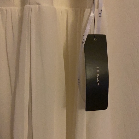 “My beloved white lace maxi dress” - Picture 4 of 6